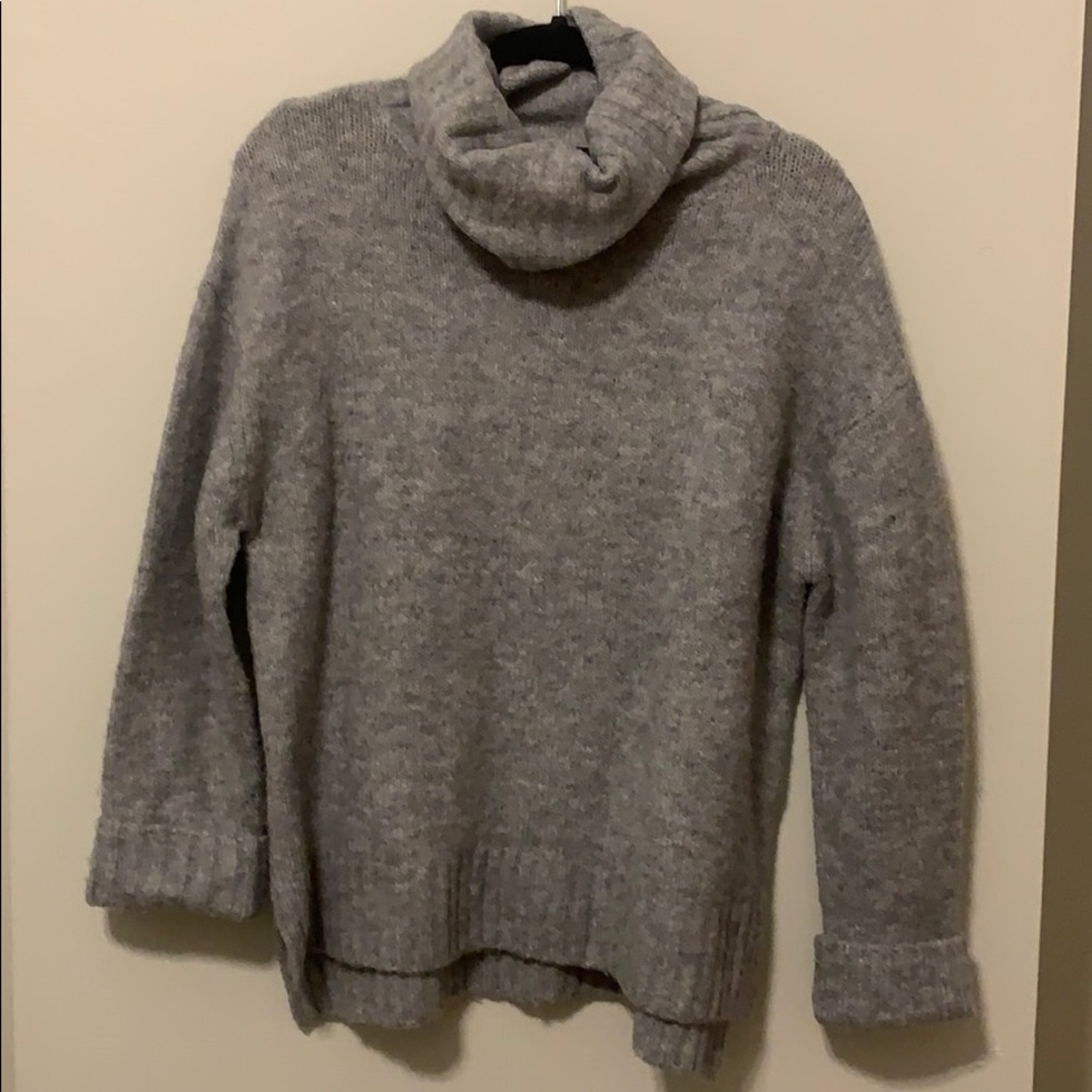 Olivaceous Turtle Neck Sweater - Gray